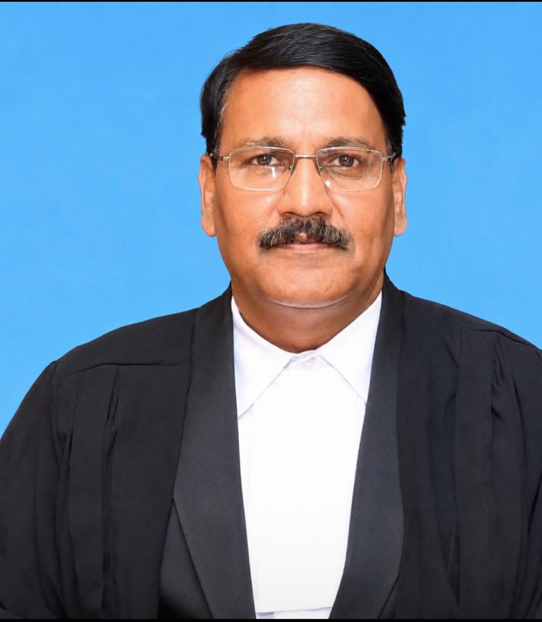 Adv. Dr. Vinay Kant Saxena, Legal Adviser at Vika Consulting
